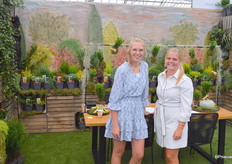 Nienke van Waaij and Marylène Buitenhuis present the assortment of Koos Buitenhuis Boomkwekerij